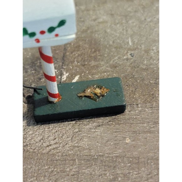 White wooden mailbox AS IS ornament xmas mistletoe - Picture 2 of 5